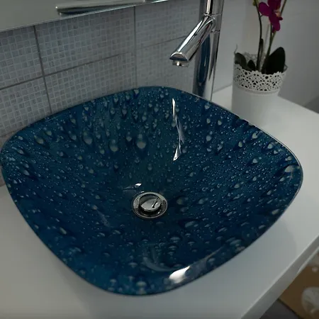 Rhombus By The Sea Apartment *