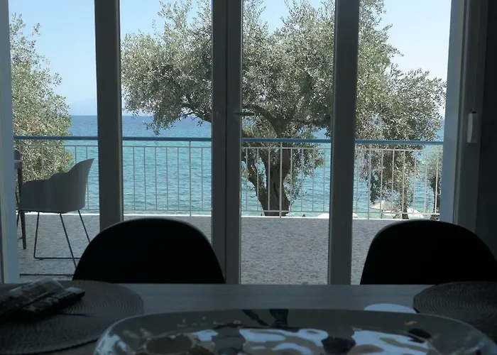 Rhombus By The Sea *